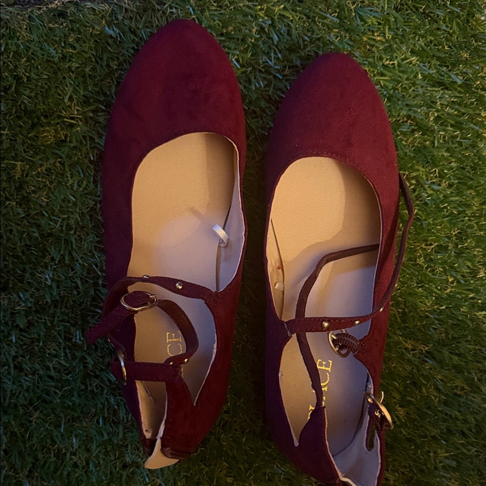 Place Burgundy Women's Flats